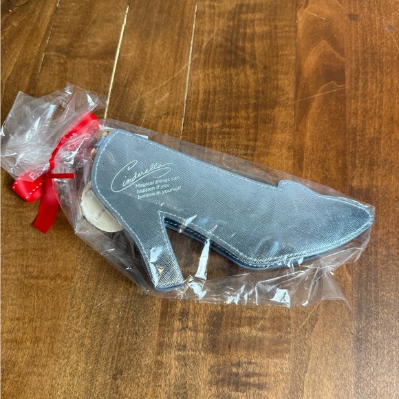 Disney Cinderella Bath & body works coin purse. NWT - Picture 3 of 5